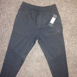 PANTALÓN CON PARTE INFERIOR ABIERTA CON COSTURA OCULTA